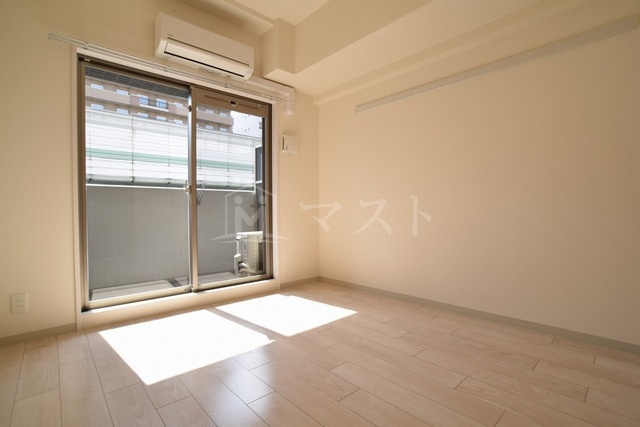 大阪市北区南森町２丁目の賃貸マンションの居間・リビング