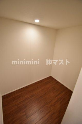大阪市中央区南本町１丁目の賃貸マンションの収納