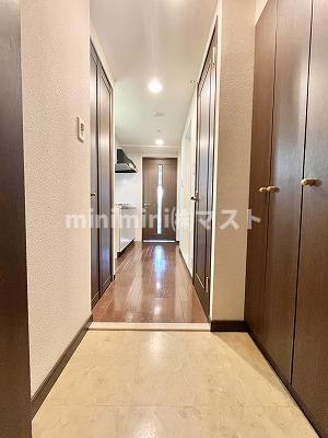 大阪市西区西本町３丁目の賃貸マンションの玄関
