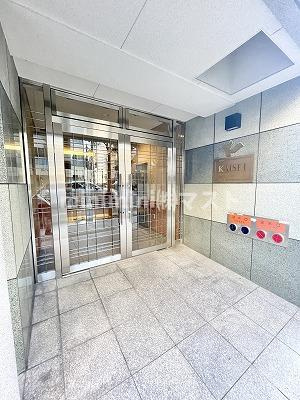 大阪市西区西本町３丁目の賃貸マンションのエントランス