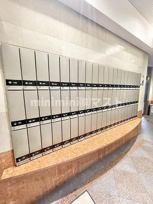 大阪市西区西本町３丁目の賃貸マンションのロビー