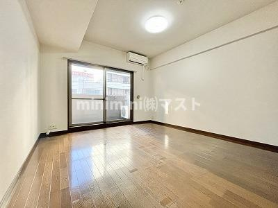 大阪市西区西本町３丁目の賃貸マンションの居間・リビング