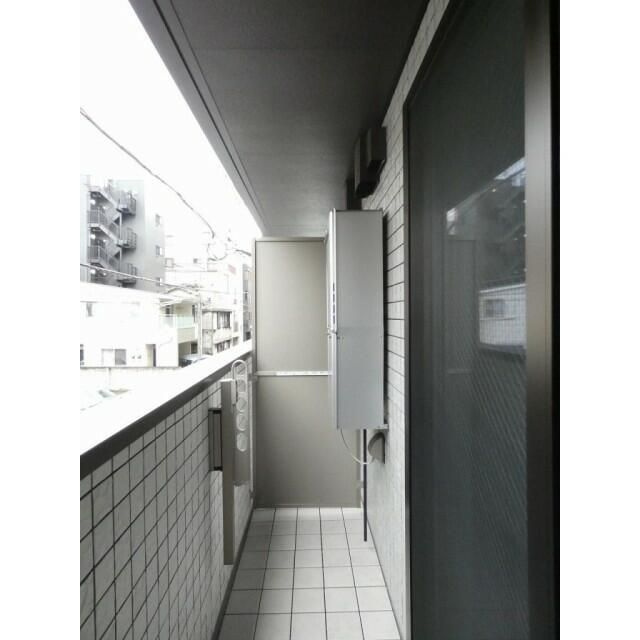 S5 BLDG のバルコニー