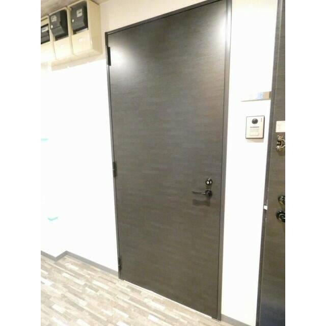 S5 BLDG の玄関