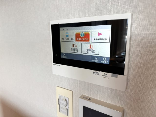 イニシア神戸森北町の防犯設備|録画機能付きのカラーTVモニターインターホン。