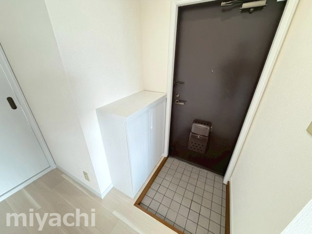徳島市南矢三町３丁目のアパートの玄関