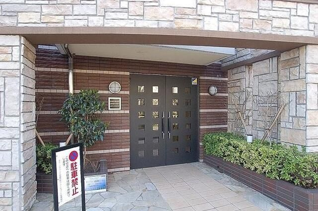 ステージグランデ田園調布アジールコートのエントランス