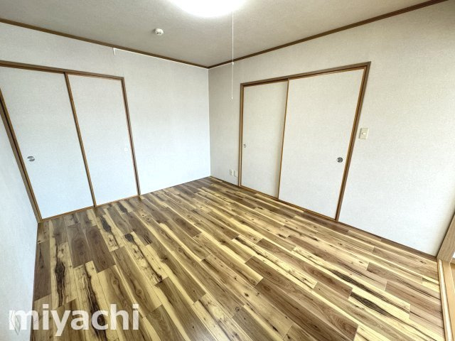 ガーデンヒルズ昭和町Iの居間・リビング
