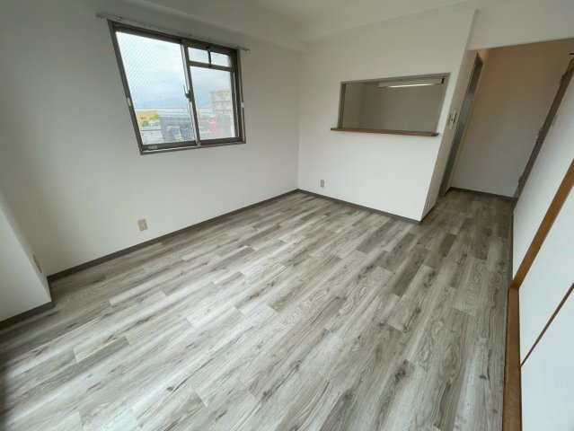 芦屋市南宮町の賃貸マンションの居間・リビング