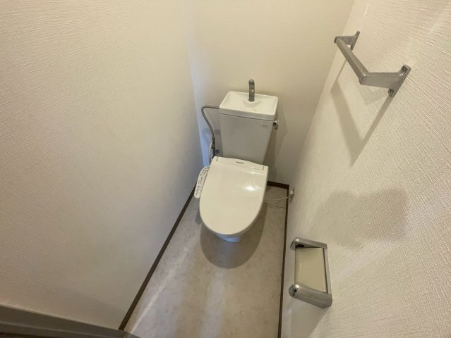 芦屋市南宮町の賃貸マンションのトイレ