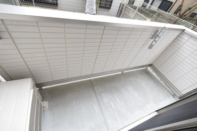 神戸市東灘区本山中町２丁目のアパートのバルコニー