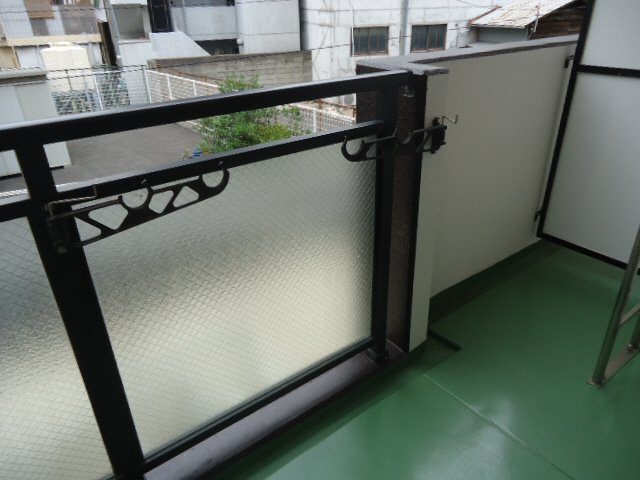 アルパ三宮のバルコニー