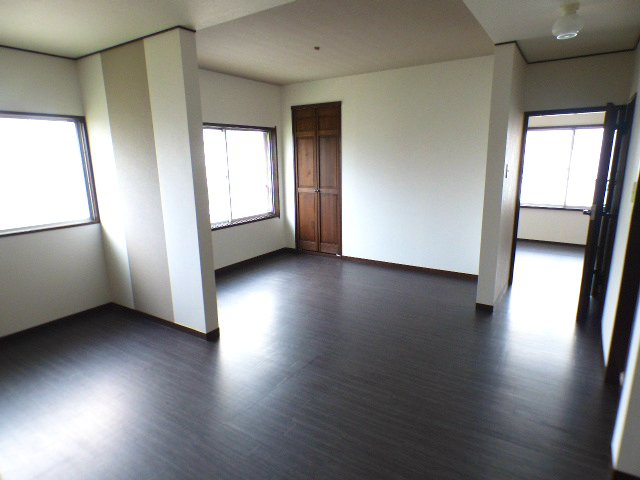 芦屋市大桝町の賃貸マンションの居間・リビング