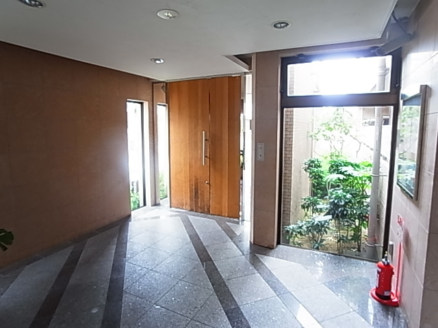 神戸市東灘区岡本２丁目の賃貸マンションのロビー