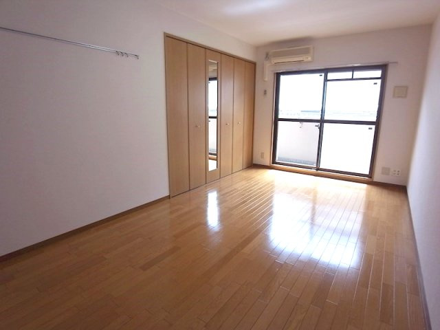 神戸市東灘区岡本２丁目の賃貸マンションの居間・リビング