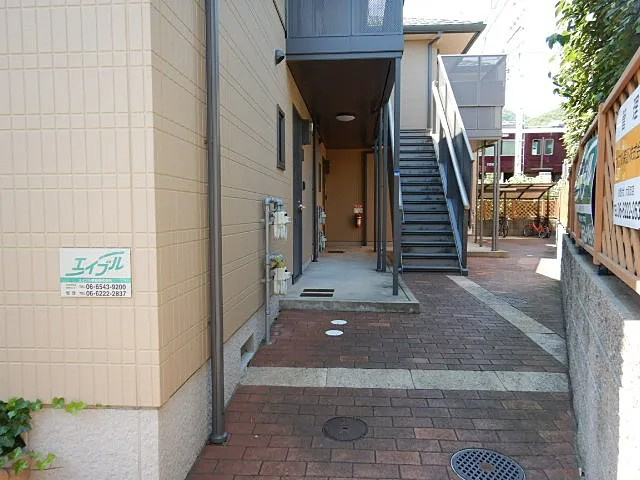 フルール岡本のエントランス