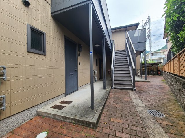 フルール岡本のエントランス