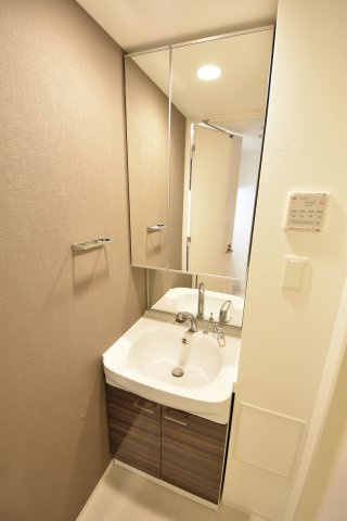 神戸市中央区中町通４丁目の賃貸マンションの洗面所