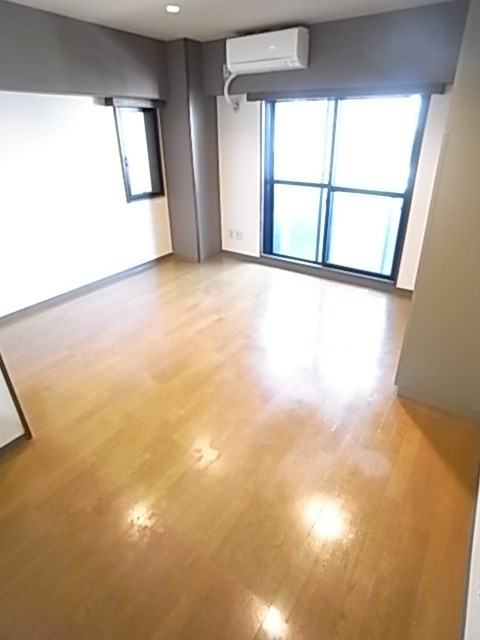 神戸市中央区中山手通４丁目の賃貸マンションの居間・リビング