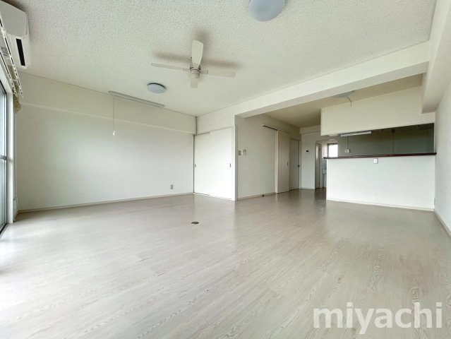 徳島市北矢三町３丁目の賃貸マンションの洋室