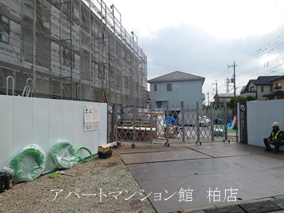 クレードルの駐車場