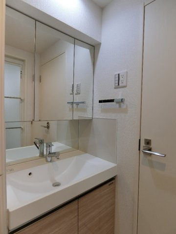 アジールコート大森西の洗面所|同建物内、別のお部屋の参考写真になります。