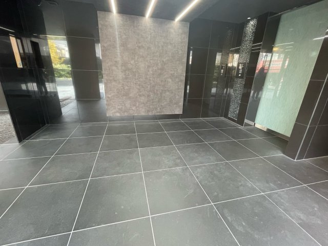 アジールコート大森西のエントランス