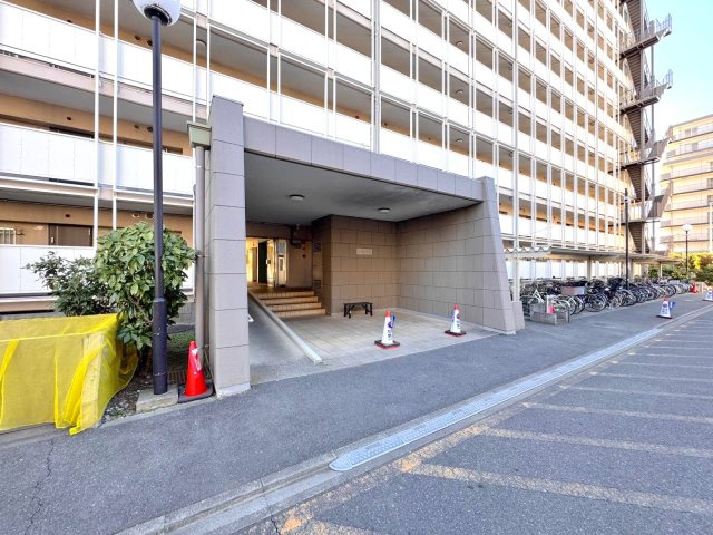 根岸ハイツ２号棟|エントランス入り口