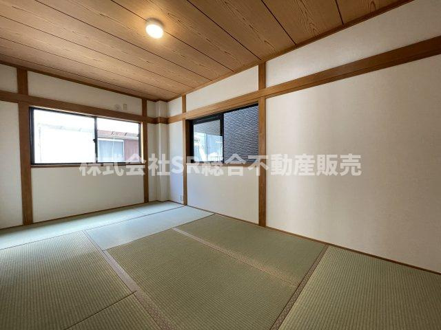 南上小阪中古戸建の和室|2F　7.5帖。畳の温かみを感じさせてくれる空間です！