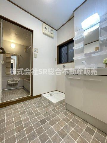 南上小阪中古戸建の脱衣所|室内洗濯機置場もございます！