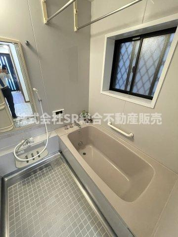 南上小阪中古戸建の浴室|足を伸ばしてゆったりくつろげる浴室です！