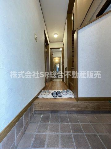 南上小阪中古戸建の玄関|玄関広めで使いやすいです！