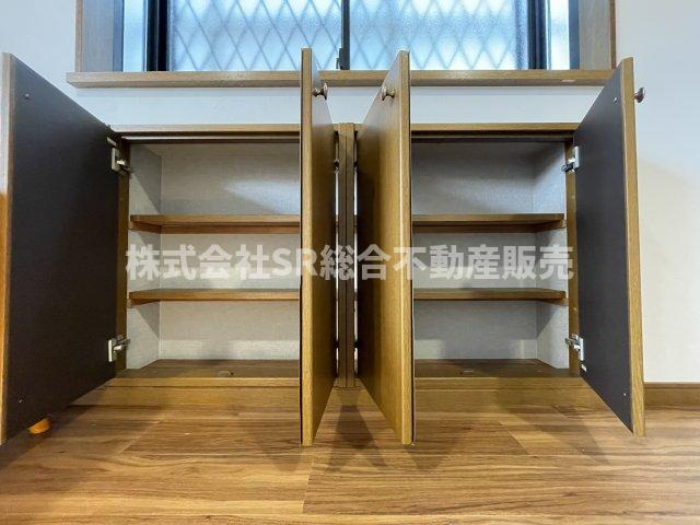南上小阪中古戸建の収納|全居室収納有♪リビング収納があると細かい物を収納できます！