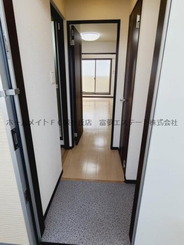 【玄関】 | モンサント田中町 | ※イメージ　同物件・反転タイプの写真です