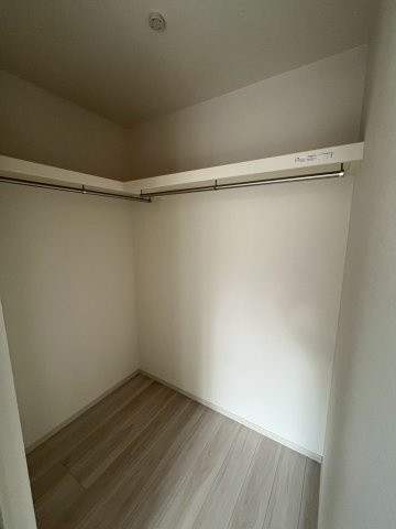 【仲介手数料無料】ふじみ野市丸山1期の収納|同仕様収納
大きなWICでたくさんのお洋服も収納可能です！