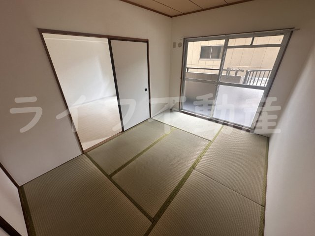 ロイヤルマツイの和室