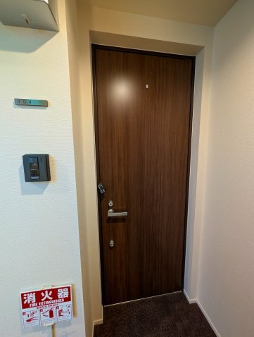 グランソレイユ大井の玄関