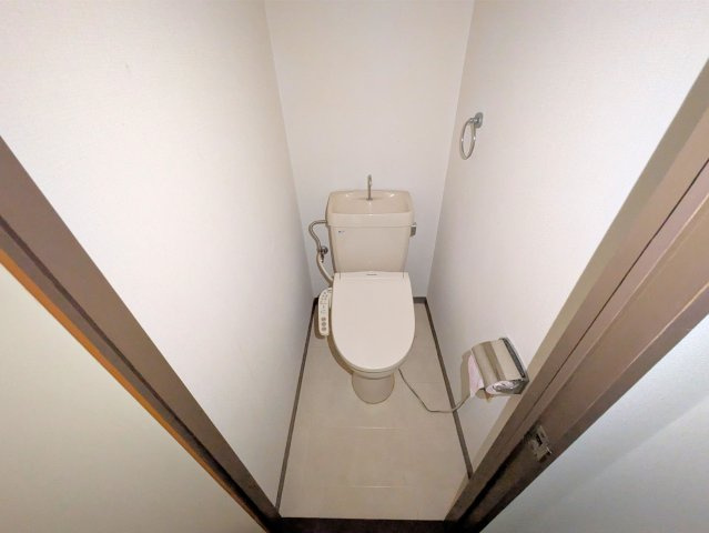 オクトワール松山土居田西館のトイレ|シンプルで使いやすいトイレです