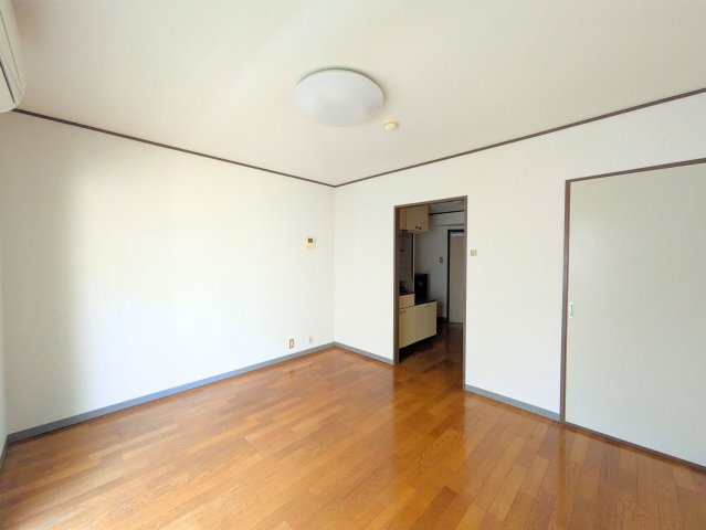 オクトワール松山土居田西館の洋室|きれいな洋室です