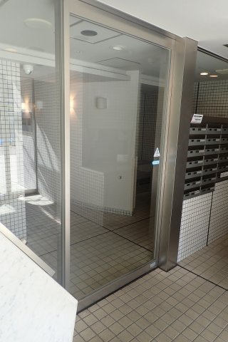 コンフォリア本駒込のエントランス