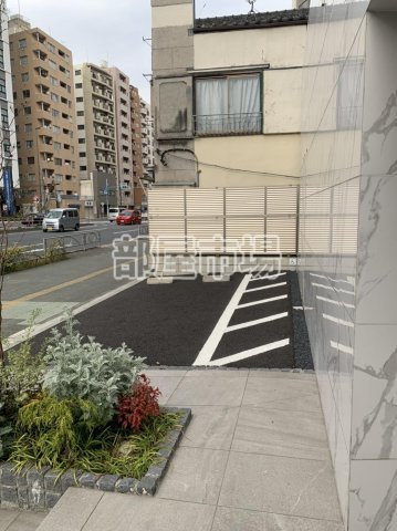 クレイシア入谷の駐車場