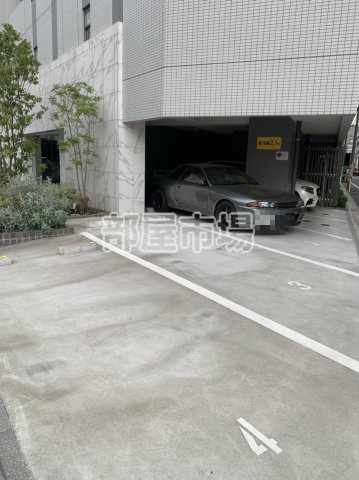 クレイシア入谷の駐車場