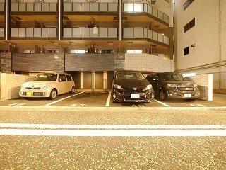 ガーラステーション横濱関内の駐車場