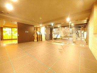 ガーラステーション横濱関内のエントランス