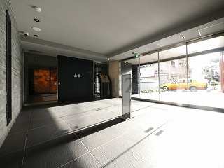 ガーラステーション横濱関内のエントランス