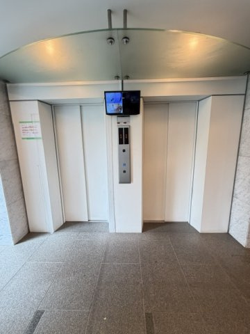 アクシルコート新大橋のロビー