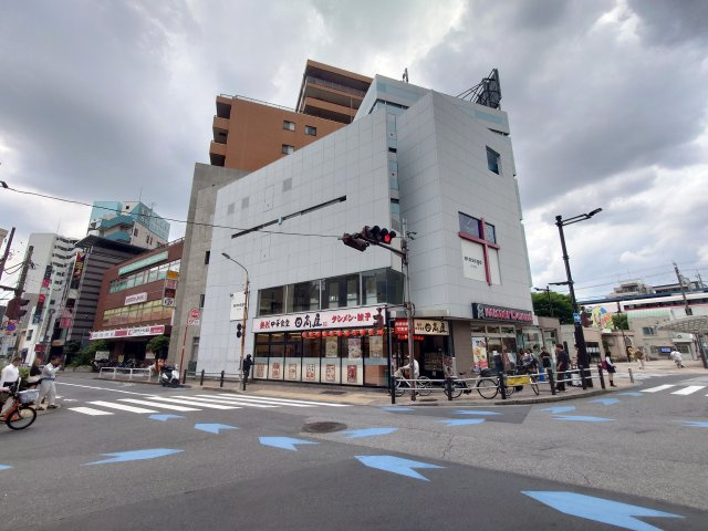 鞠子運送本社ビルの外観