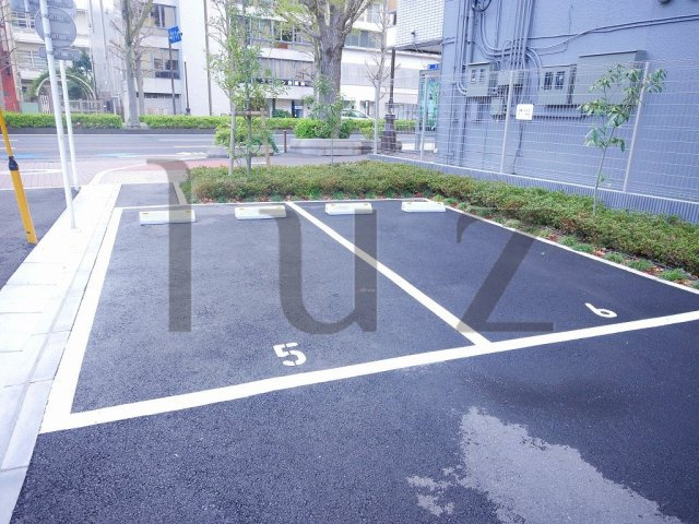 ガーラクレスタ川崎の駐車場