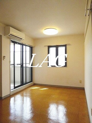 【居間・リビング】 | カルトゥーシュ芦花 | 洋室のお部屋です。