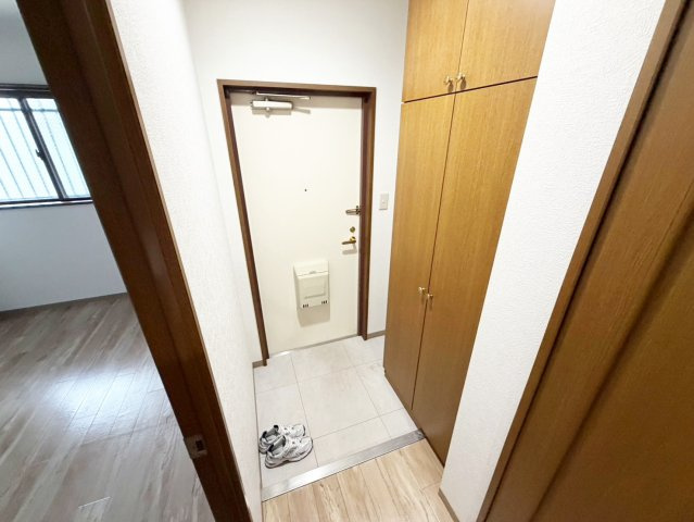 カルフールの玄関